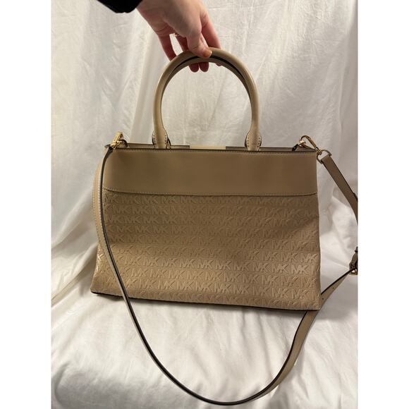 Michael Kors Gramercy Tan Debossed Logo Satchel Handbag Purse GS - Picture 4 of 6